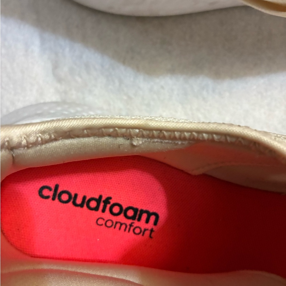 Adidas Cream and Gold Cloudfoam Slip-Ons - Picture 5 of 7